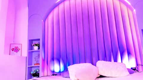 Snapshot of nahomicampbell_ chatting on 02-15-25, 07:28 VICTORIA online show from 02-15-25, 07:28