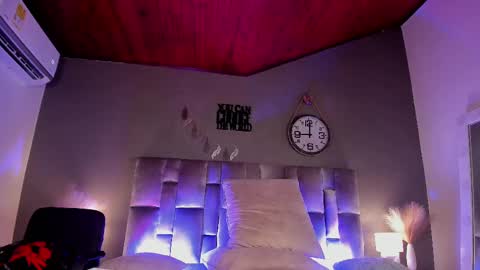 Snapshot of nahomicampbell_ chatting on 02-20-25, 11:21 VICTORIA online show from 02-20-25, 11:21