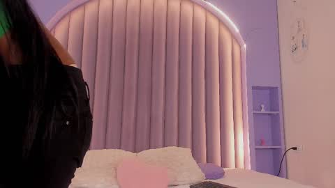 Snapshot of nahomicampbell_ chatting on 02-24-25, 07:30 VICTORIA online show from 02-24-25, 07:30