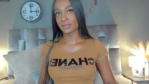 Snapshot of nahomicampbell_ chatting on 02-28-25, 07:35 VICTORIA online show from 02-28-25, 07:35