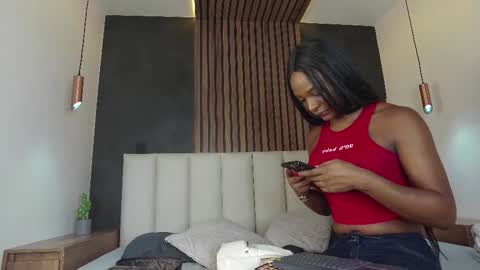 Snapshot of nahomicampbell_ chatting on 03-02-25, 12:01 VICTORIA online show from 03-02-25, 12:01