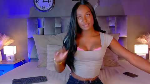 Snapshot of nahomicampbell_ chatting on 09-09-25, 07:35 VICTORIA online show from 09-09-25, 07:35