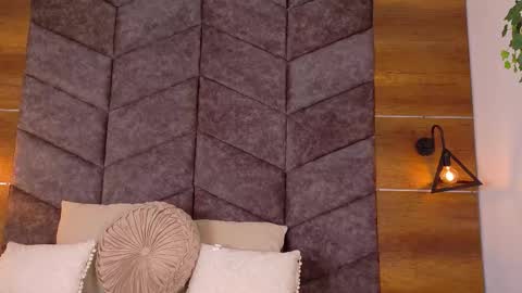 Snapshot of nahomicampbell_ chatting on 09-20-25, 08:32 VICTORIA online show from 09-20-25, 08:32