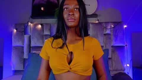 Snapshot of nahomicampbell_ chatting on 09-23-25, 07:28 VICTORIA online show from 09-23-25, 07:28