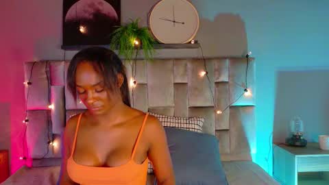 Snapshot of nahomicampbell_ chatting on 10-08-25, 07:44 VICTORIA online show from 10-08-25, 07:44