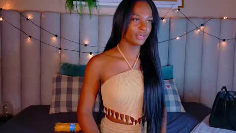 Snapshot of nahomicampbell_ chatting on 11-19-25, 07:36 VICTORIA online show from 11-19-25, 07:36