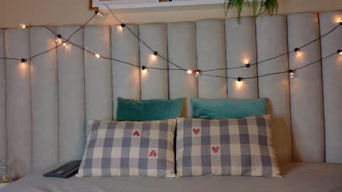 Snapshot of nahomicampbell_ chatting on 11-20-25, 07:35 VICTORIA online show from 11-20-25, 07:35