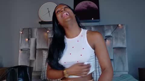 Snapshot of nahomicampbell_ chatting on 11-26-25, 07:37 VICTORIA online show from 11-26-25, 07:37