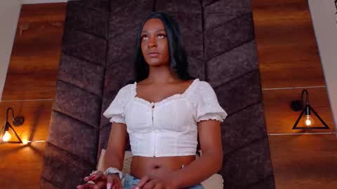 Snapshot of nahomicampbell_ chatting on 12-05-25, 07:43 VICTORIA online show from 12-05-25, 07:43