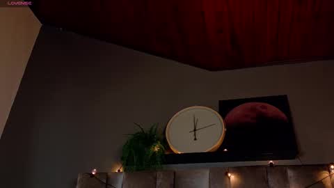 Snapshot of nahomicampbell_ chatting on 12-15-25, 07:40 VICTORIA online show from 12-15-25, 07:40