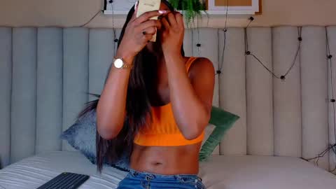 Snapshot of nahomicampbell_ chatting on 05-20-26, 08:37 VICTORIA online show from 05-20-26, 08:37
