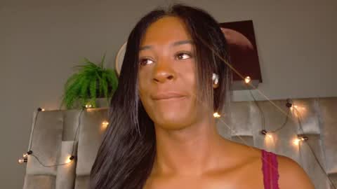 Snapshot of nahomicampbell_ chatting on 05-25-26, 07:31 VICTORIA online show from 05-25-26, 07:31