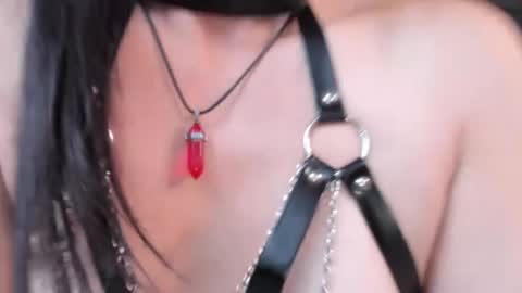 Snapshot of nahomipriest chatting on 09-19-25, 03:41 Nahomi online show from 09-19-25, 03:41