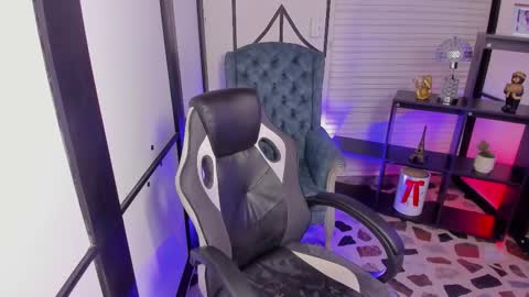 Snapshot of nahomirichards chatting on 10-23-25, 05:07 Nahomi online show from 10-23-25, 05:07