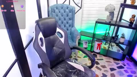 Snapshot of nahomirichards chatting on 11-21-25, 06:01 Nahomi online show from 11-21-25, 06:01