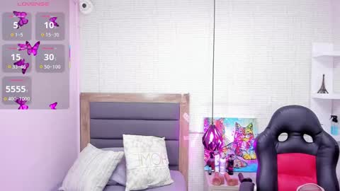 Snapshot of nahomirosse chatting on 09-19-25, 12:06 SHELBY online show from 09-19-25, 12:06