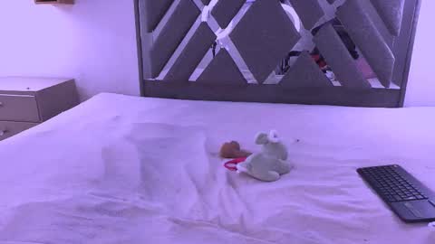 Nahomy online show from 11-11-25, 01:38