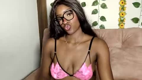 Nahomy  online show from 07-08-26, 12:04