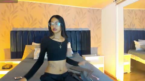 Nahomy  online show from 12-19-25, 11:28