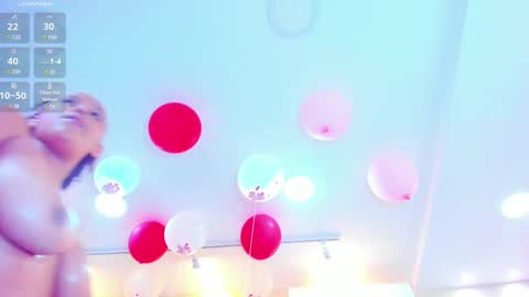 Snapshot of nahomygrey_ chatting on 02-14-25, 01:23 Nahomy online show from 02-14-25, 01:23