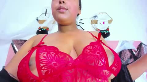 Snapshot of nahomygrey_ chatting on 10-24-25, 08:27 Nahomy online show from 10-24-25, 08:27