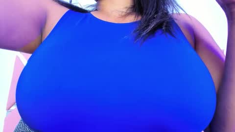 Snapshot of nahomygrey_ chatting on 11-12-25, 08:08 Nahomy online show from 11-12-25, 08:08