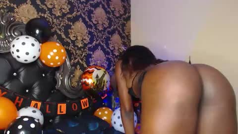 Snapshot of naiagils chatting on 10-30-25, 07:58 Naia online show from 10-30-25, 07:58