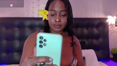 Snapshot of naiaramasson_ chatting on 10-02-25, 12:12 naiaramasson_ online show from 10-02-25, 12:12