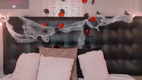 Snapshot of naiaramasson_ chatting on 10-30-25, 12:17 naiaramasson_ online show from 10-30-25, 12:17