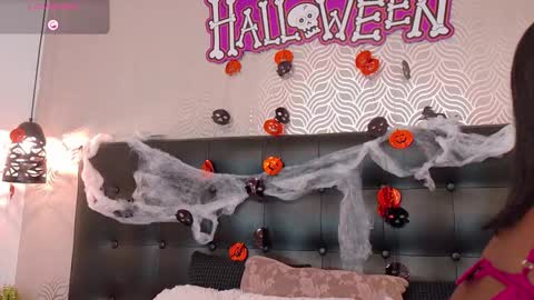 Snapshot of naiaramasson_ chatting on 10-31-25, 11:55 naiaramasson_ online show from 10-31-25, 11:55