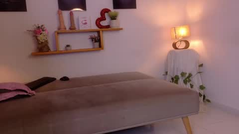 nairagold_ online show from 05-16-26, 12:07