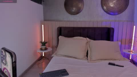 Naisha Ford online show from 01-15-26, 03:55