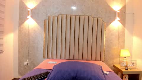 Naisha Rousell online show from 10-11-25, 09:02