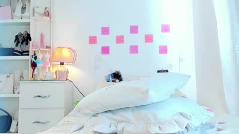 Snapshot of naissha chatting on 10-18-25, 03:02 Naissha online show from 10-18-25, 03:02