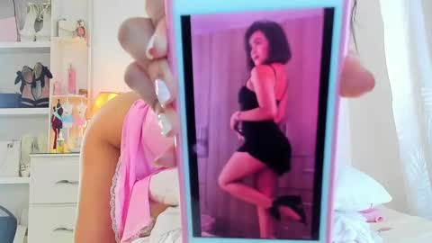 Snapshot of naissha chatting on 10-19-25, 03:45 Naissha online show from 10-19-25, 03:45