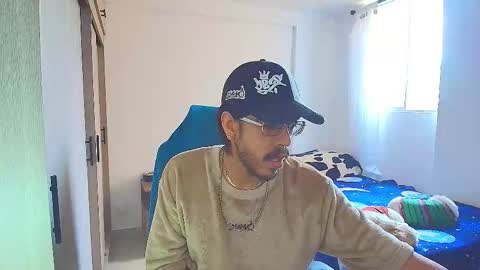 Snapshot of naitsihrc chatting on 12-14-25, 04:12 Nait online show from 12-14-25, 04:12