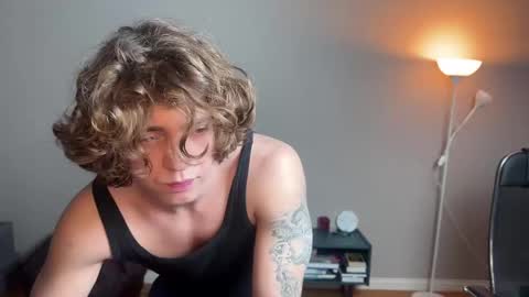 Snapshot of namiraaxel chatting on 03-07-25, 08:33 Georges online show from 03-07-25, 08:33