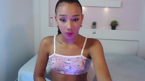 Namoi Smith online show from 12-24-24, 03:38