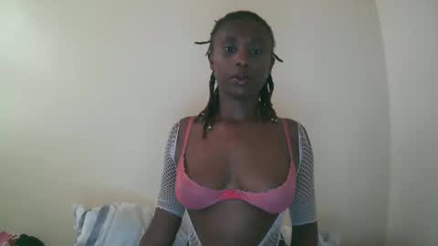 Snapshot of nana2095 chatting on 06-11-26, 06:00 nana2095 online show from 06-11-26, 06:00