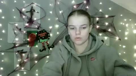 Nana online show from 10-15-25, 06:35