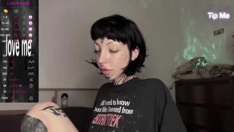 Snapshot of nananevaeragain chatting on 12-18-24, 05:00 Nana online show from 12-18-24, 05:00