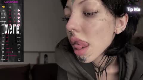 Snapshot of nananevaeragain chatting on 12-18-24, 08:03 Nana online show from 12-18-24, 08:03