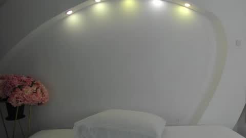 NanaOsaky online show from 02-08-25, 12:28