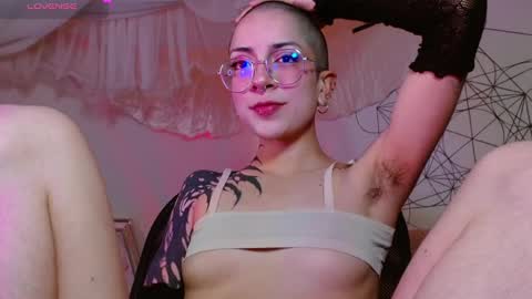 Snapshot of nanaxnana chatting on 02-13-25, 04:11 Alma Maria online show from 02-13-25, 04:11