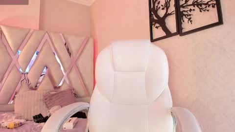 Snapshot of nanit_l chatting on 05-27-26, 10:51 anna online show from 05-27-26, 10:51