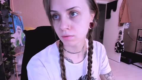 Snapshot of nanitamoore chatting on 01-11-25, 08:22 Monday-Friday 12-4 AM and 6-9 AM New York time online show from 01-11-25, 08:22