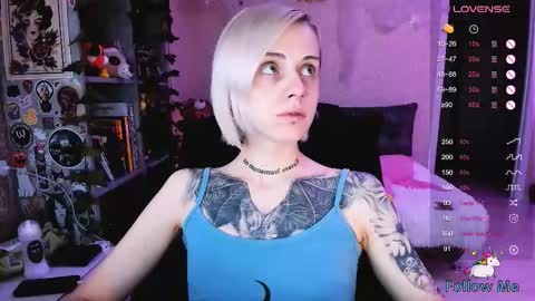 Snapshot of nanitamoore chatting on 10-21-25, 09:32 Monday-Friday 12-4 AM and 6-9 AM New York time online show from 10-21-25, 09:32