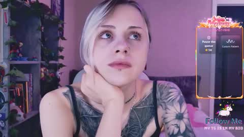 Monday-Friday 12-4 AM and 6-9 AM New York time online show from 02-25-26, 05:55