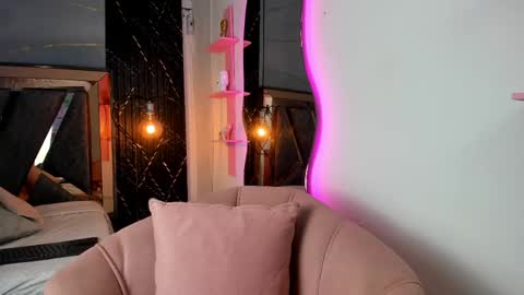 Snapshot of nanny_cute chatting on 09-16-25, 11:17 NANY online show from 09-16-25, 11:17