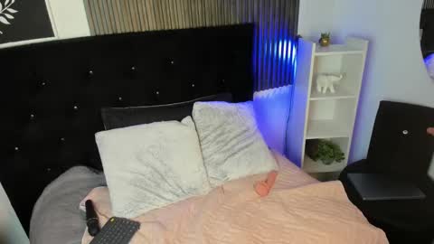 Snapshot of nanny_cute chatting on 10-08-25, 04:21 NANY online show from 10-08-25, 04:21